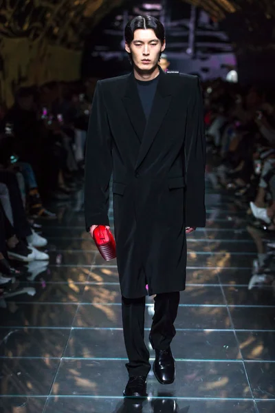 Look 7